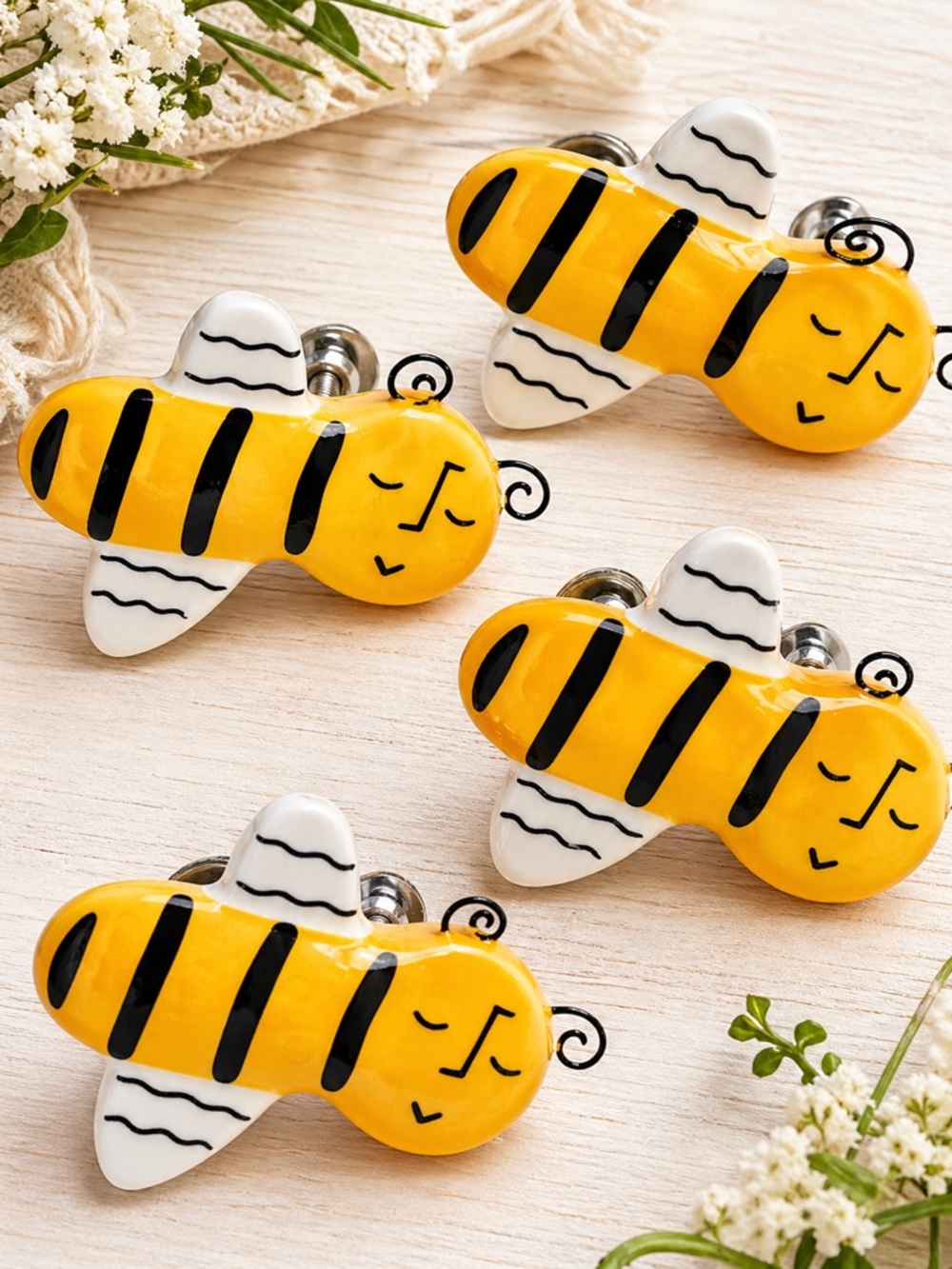 Silvestri Bee Drawer Knobs Set 4 NWT Ceramic Cabinet Pulls Farmhouse